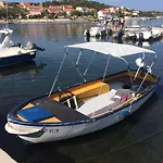 Vikendica In Verunic Near The Sea *