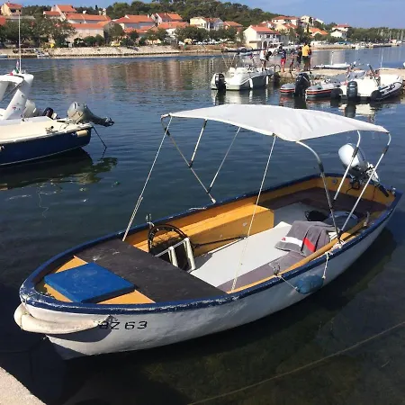 Vakantiehuis In Verunic Near The Sea *