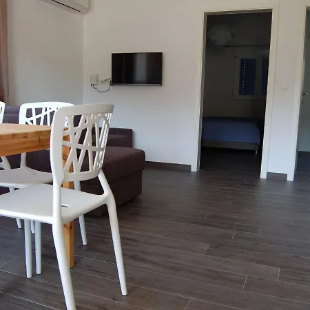 Vakantiehuis In Verunic Near The Sea