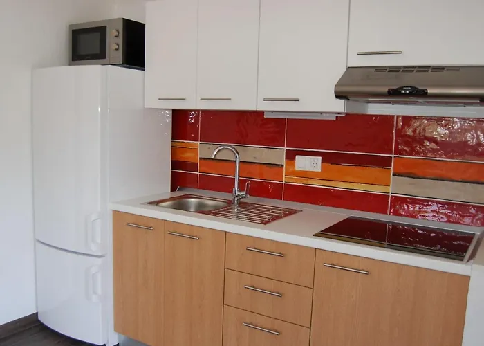 In Verunic Near The Sea 벨리 라트