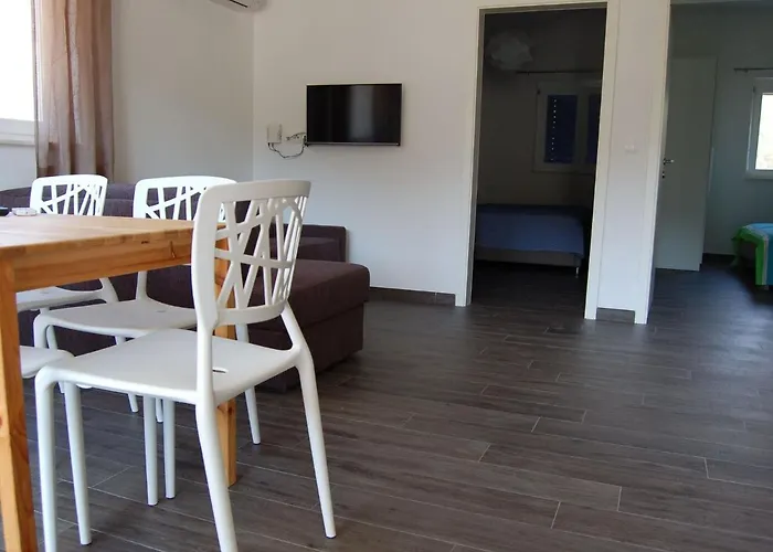 펜션 In Verunic Near The Sea