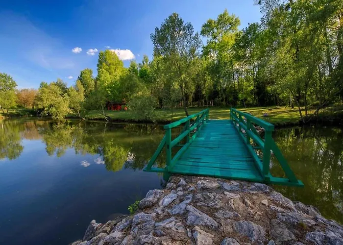 In Verunic Near The Sea 펜션 벨리 라트
